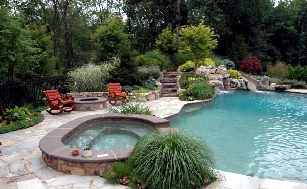 Portable hot tub for outdoor fun in the garden or swimming pool? Portable hot tub for outdoor fun in the garden or swimming pool?