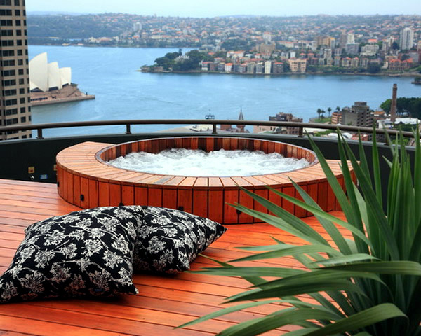Portable hot tub for outdoor fun in the garden or swimming pool? Portable hot tub for outdoor fun in the garden or swimming pool?