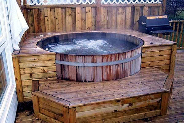 Portable hot tub for outdoor fun in the garden or swimming pool? Portable hot tub for outdoor fun in the garden or swimming pool?