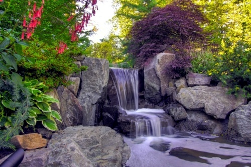 Boulders in the garden for a more beautiful landscape