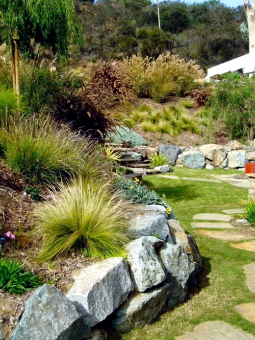 Boulders in the garden for a more beautiful landscape