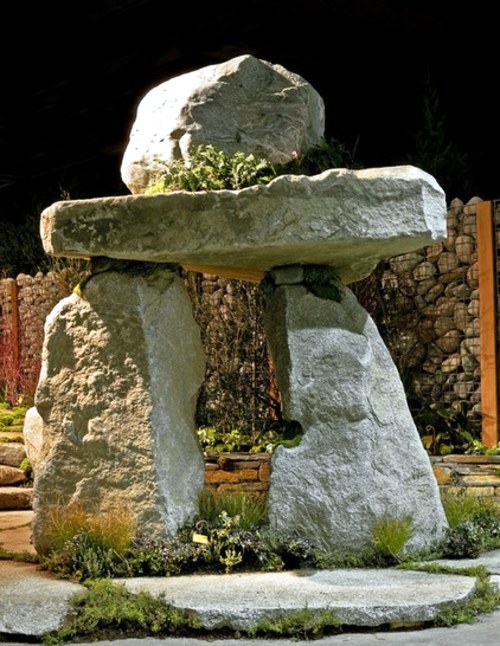 Boulders in the garden for a more beautiful landscape