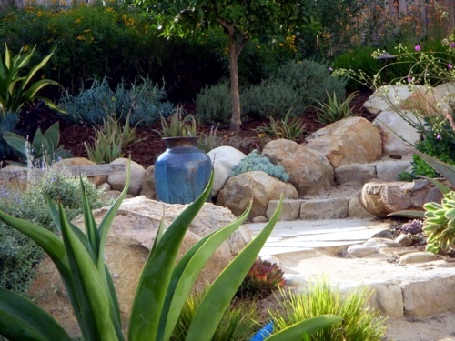 Boulders in the garden for a more beautiful landscape