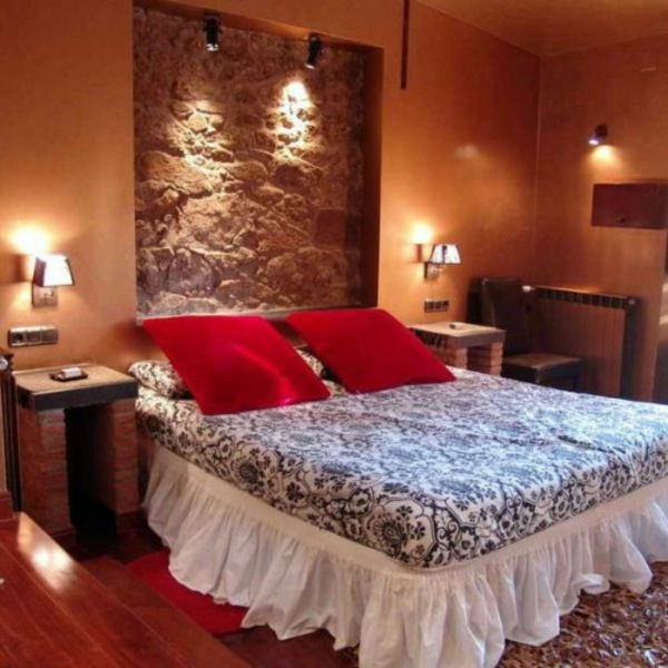 How you could decorate a brick wall behind your bed 31 ideas