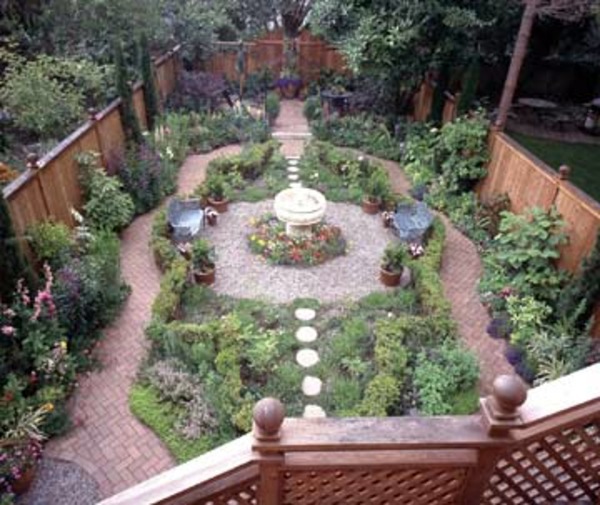 Patio Tour: Classic courtyard with pond and fountain ... Patio Tour: Classic courtyard with pond and fountain ... on Courtyard Pond Ideas id=98280