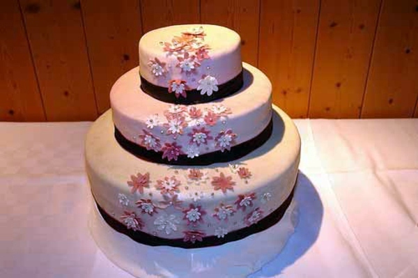 Tiered wedding cakes - the symbol of every wedding ceremony Tiered wedding cakes - the symbol of every wedding ceremony