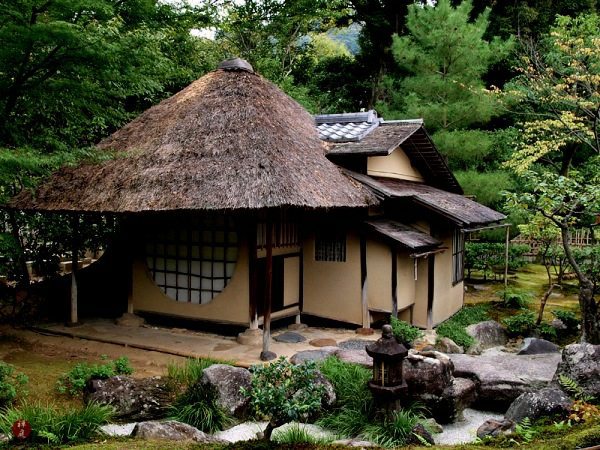 Landscaping with rocks and water - small Japanese garden