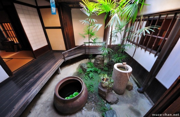 Landscaping with rocks and water - small Japanese garden