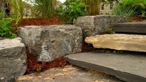 Stone slabs in the garden - useful advice for the design in the landscape style