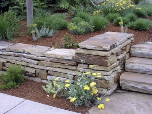 Stone slabs in the garden - useful advice for the design in the landscape style