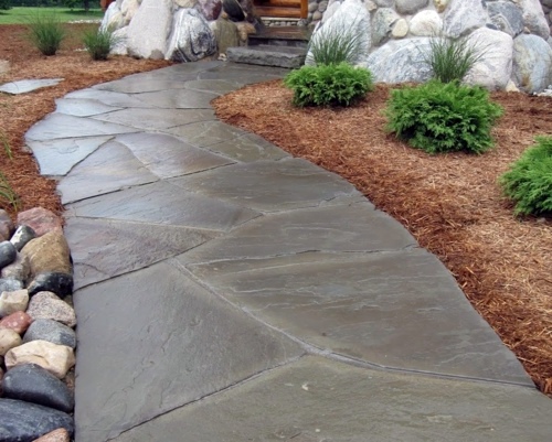 Stone slabs in the garden - useful advice for the design in the landscape style
