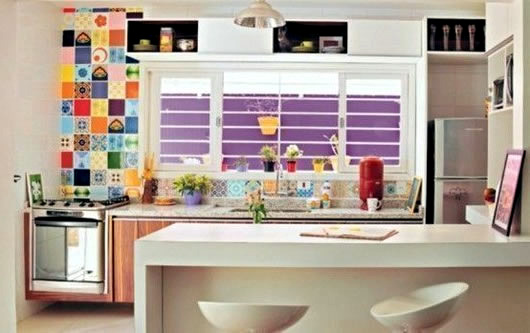 Turquoise-colored interiors and colorful garden