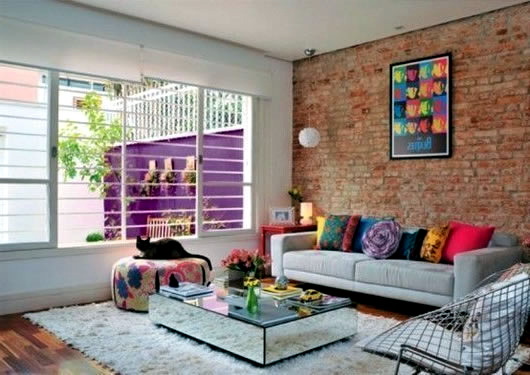 Turquoise-colored interiors and colorful garden