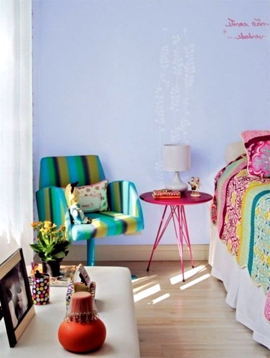 Turquoise-colored interiors and colorful garden