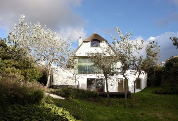 Thatched cottage - the freshly renovated house north of Maxwan