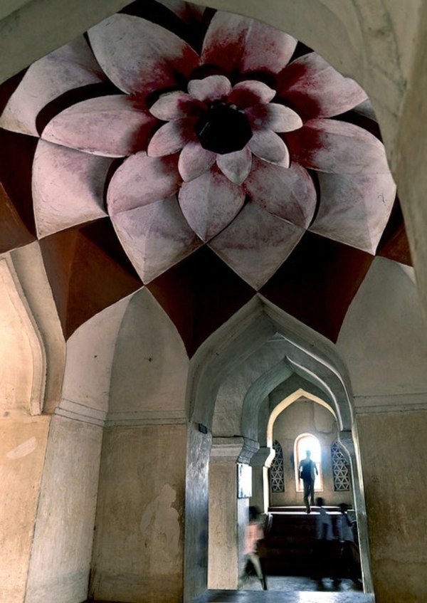 Ceiling covering turns the room into a work of art