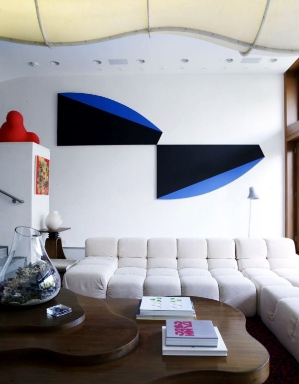 A modern house in Los Angeles with creative furniture design A modern house in Los Angeles with creative furniture design