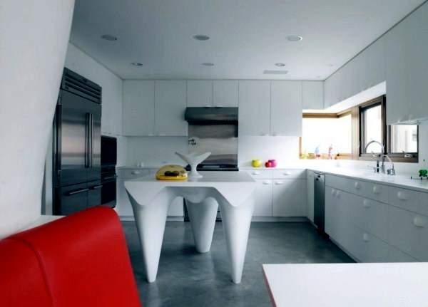 A modern house in Los Angeles with creative furniture design A modern house in Los Angeles with creative furniture design