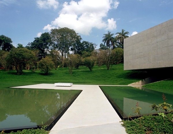 City Gallery Design in Brazil by Tacoa Arquitetos