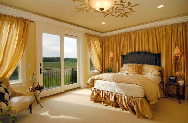 Golden accents: Modern interior with golden luster