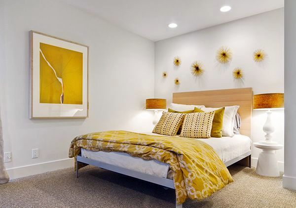 Golden accents: Modern interior with golden luster