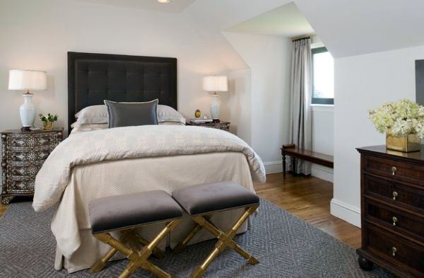 Golden accents: Modern interior with golden luster