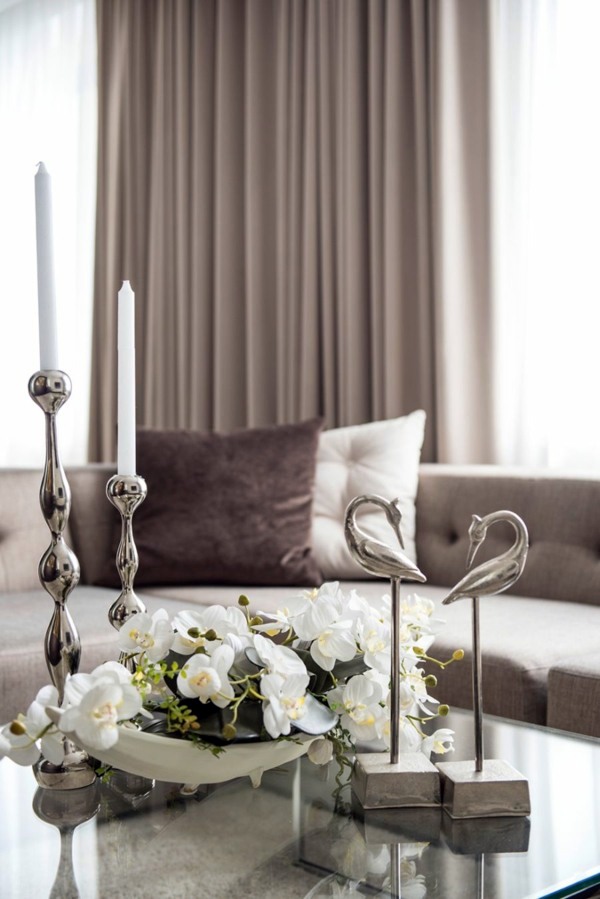 Luxury Apartment - Minimalist interior with momentum
