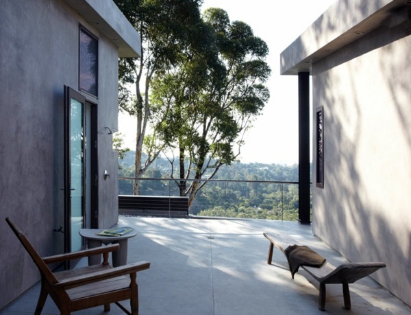 Mandeville Canyon Residence by Griffin Enright Architects