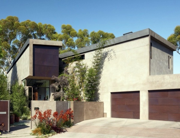Mandeville Canyon Residence by Griffin Enright Architects