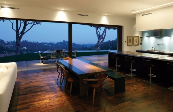 Mandeville Canyon Residence by Griffin Enright Architects