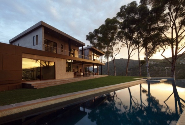 Mandeville Canyon Residence by Griffin Enright Architects