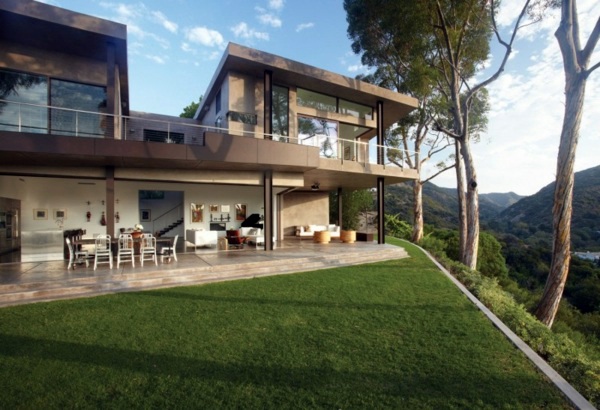 Mandeville Canyon Residence by Griffin Enright Architects