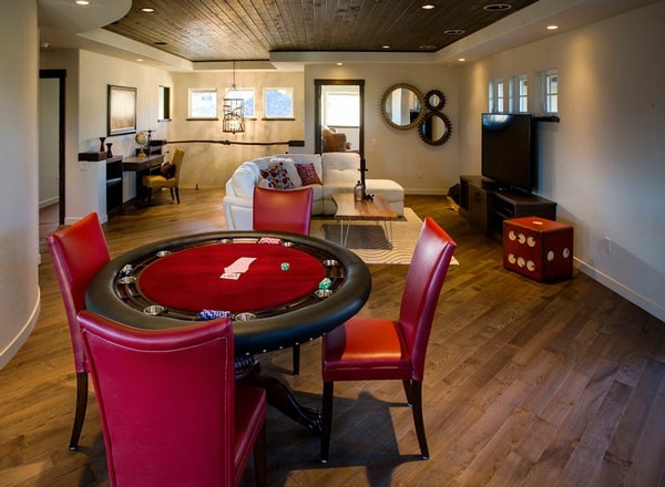 Dice table and room for a filled with House of Pleasure