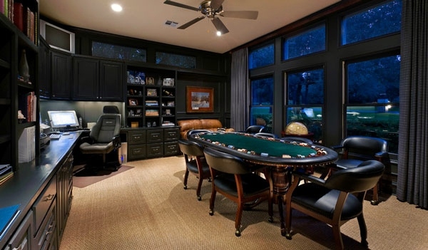 Dice table and room for a filled with House of Pleasure