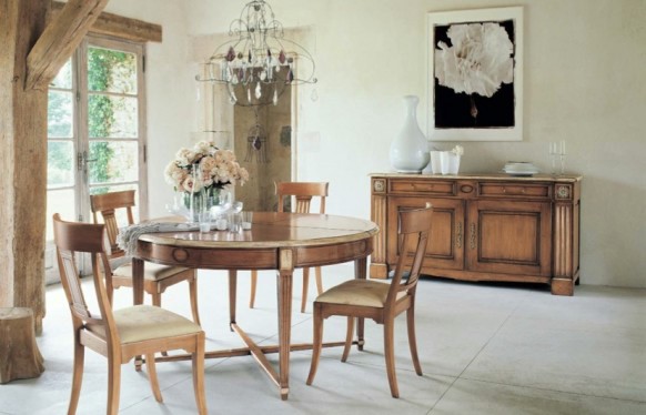 Einrichtungsideen - Elegant decor in the dining room with rustic furniture
