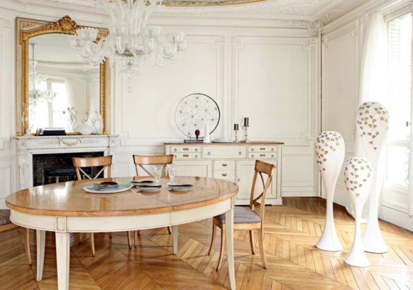 Esstisch mit Stühlen - Elegant decor in the dining room with rustic furniture