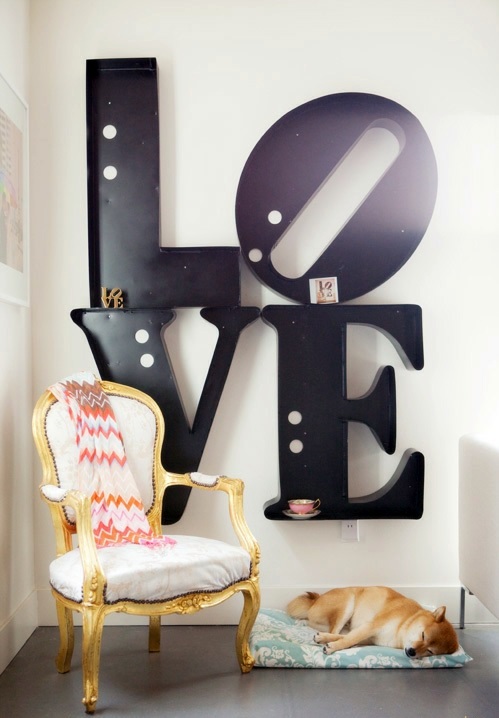 Vintage signs in interior use - stylish decoration ideas