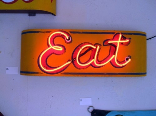 Vintage signs in interior use - stylish decoration ideas