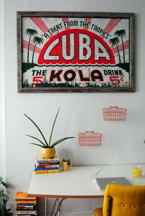 Vintage signs in interior use - stylish decoration ideas