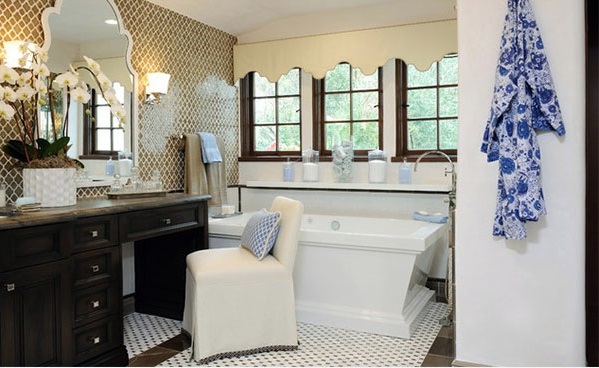 15 Mediterranean Bathroom Designs