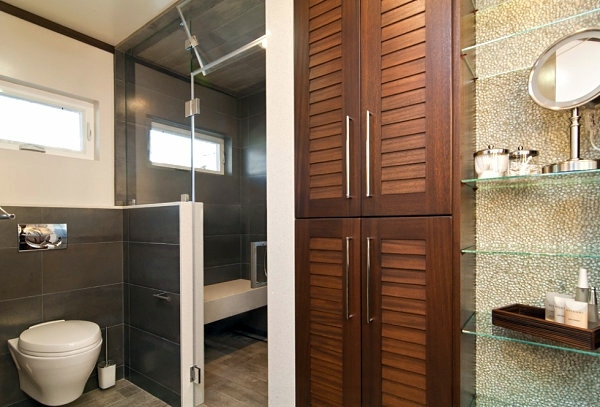 A glass shelves are stylish and modern in the Room