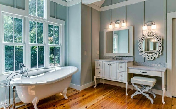 Freestanding bathtubs in Victorian style
