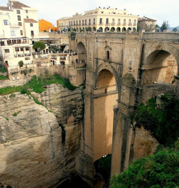 The most amazing and famous bridges in the world The most amazing and famous bridges in the world