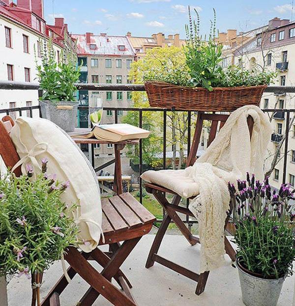 Make small balcony - you create a green corner relaxation