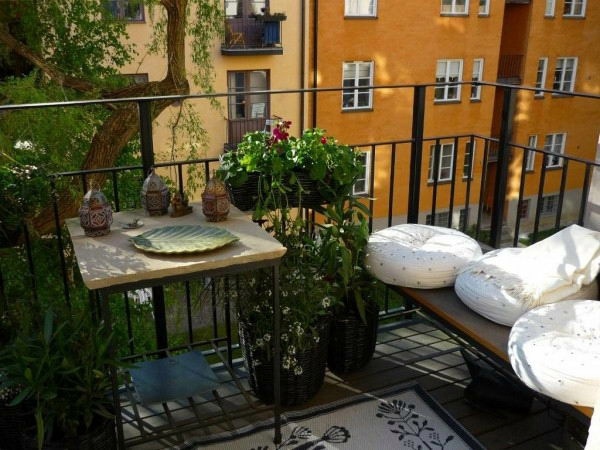 Make small balcony - you create a green corner relaxation