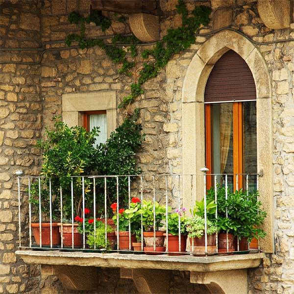 Make small balcony - you create a green corner relaxation