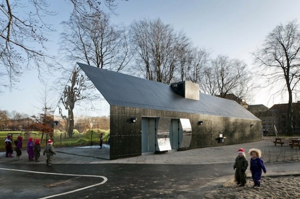 Architektur - Designer house located with mirrored façade in Copenhagen Architektur - Designer house located with mirrored façade in Copenhagen