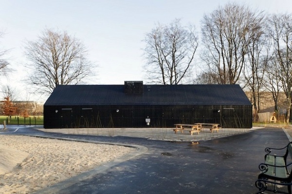 Designer house located with mirrored façade in Copenhagen