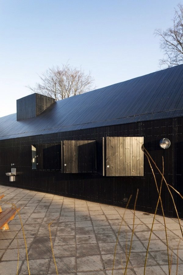 Designer house located with mirrored façade in Copenhagen Designer house located with mirrored façade in Copenhagen