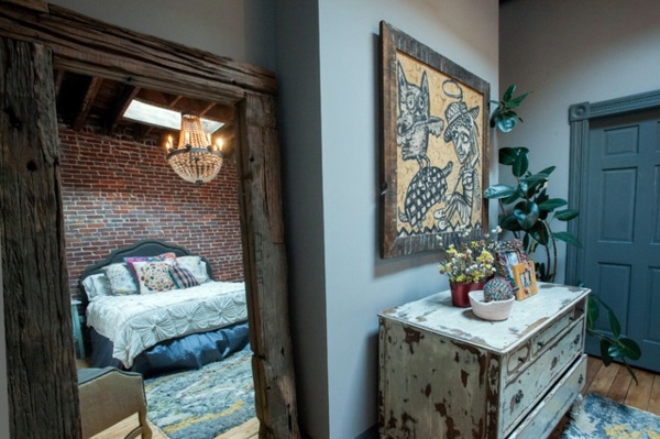 Plethora of colors and textures to an eclectic house in Pittsburgh Plethora of colors and textures to an eclectic house in Pittsburgh